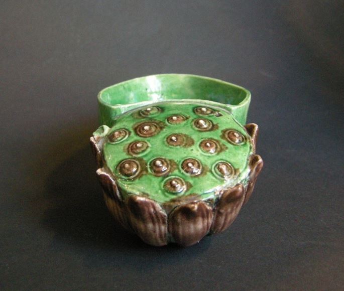 Water dropper (scholar object ) biscuit  &quot;famille verte&quot;  Lotus shape Kangxi period | MasterArt